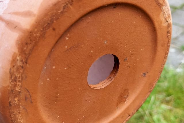 drainage-hole-in-a-terracotta-pot.jpg